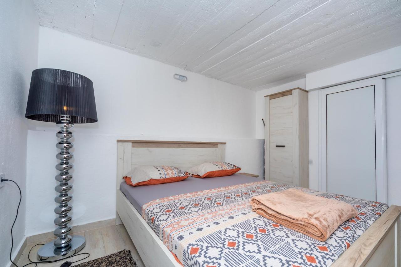 Apartman Sara Bar Esterno foto