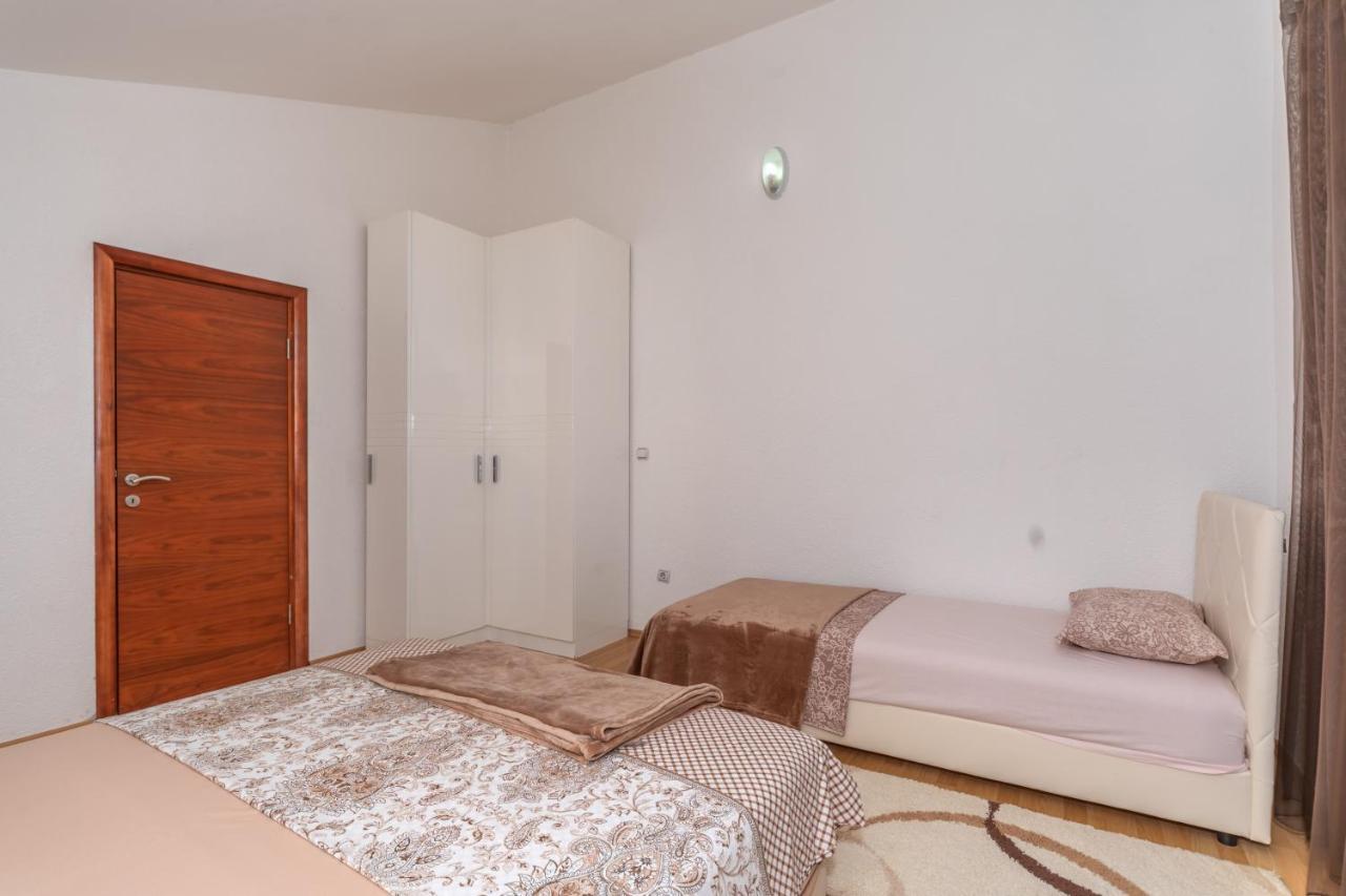 Apartman Sara Bar Esterno foto
