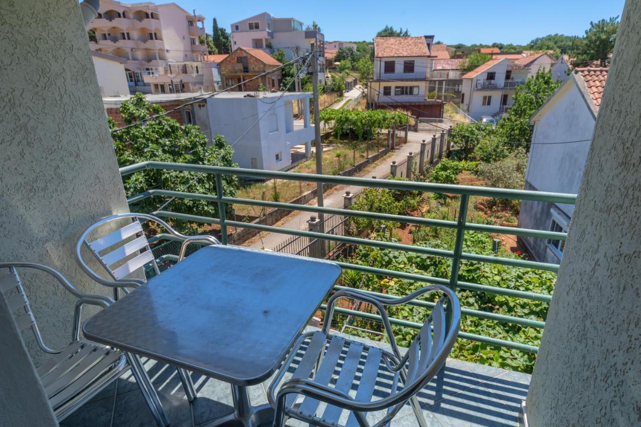 Apartman Sara Bar Esterno foto